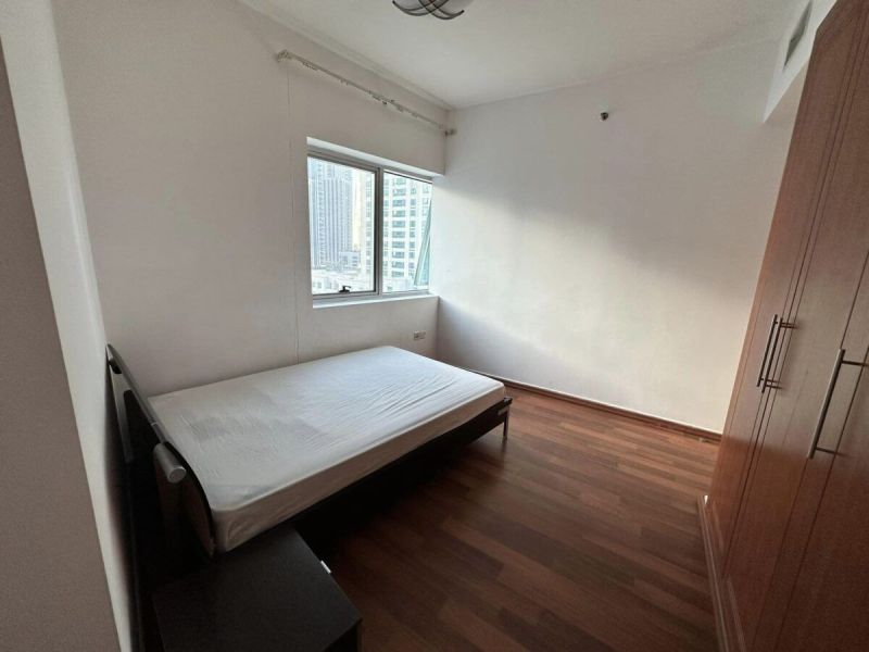 Master bedroom available for Rent In Dubai Marina Diamond 6